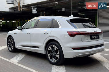 Внедорожник / Кроссовер Audi e-tron 2019 в 