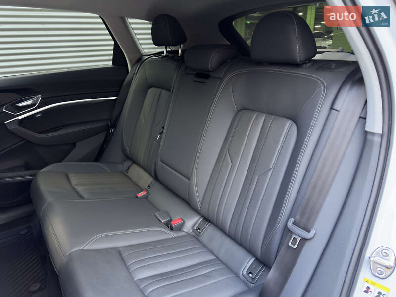 Внедорожник / Кроссовер Audi e-tron 2019 в Киеве