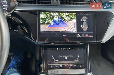 Позашляховик / Кросовер Audi e-tron 2022 в 