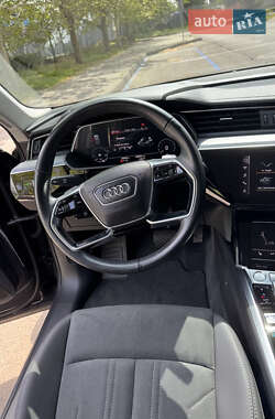 Позашляховик / Кросовер Audi e-tron 2020 в 