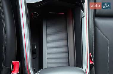 Внедорожник / Кроссовер Audi e-tron 2020 в 