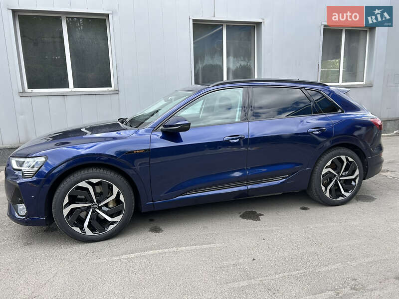 Позашляховик / Кросовер Audi e-tron 2022 в Києві