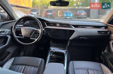 Позашляховик / Кросовер Audi e-tron 2019 в 