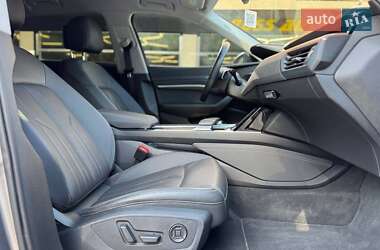 Позашляховик / Кросовер Audi e-tron 2019 в 