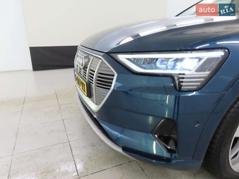 Позашляховик / Кросовер Audi e-tron 2019 в Києві фото 14 Позашляховик / Кросовер Audi e-tron 2019 в Києві
