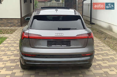 Позашляховик / Кросовер Audi e-tron 2020 в 