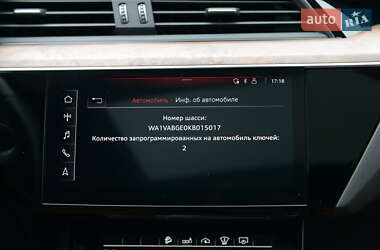 Позашляховик / Кросовер Audi e-tron 2019 в 