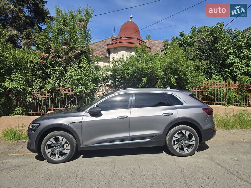 Внедорожник / Кроссовер Audi e-tron 2020 в Ужгороде