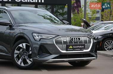 Позашляховик / Кросовер Audi e-tron 2021 в 