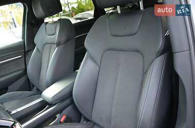 Позашляховик / Кросовер Audi e-tron 2021 в 