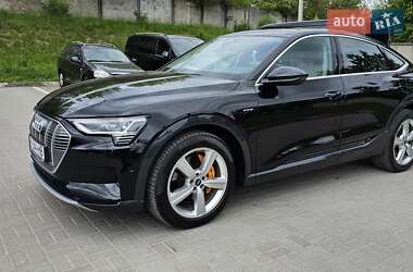 Позашляховик / Кросовер Audi e-tron 2021 в 
