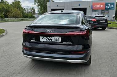 Позашляховик / Кросовер Audi e-tron 2021 в 