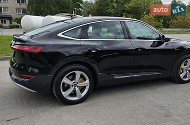 Позашляховик / Кросовер Audi e-tron 2021 в 