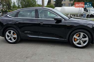 Позашляховик / Кросовер Audi e-tron 2021 в 
