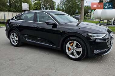 Позашляховик / Кросовер Audi e-tron 2021 в 
