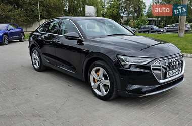Позашляховик / Кросовер Audi e-tron 2021 в 