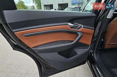 Позашляховик / Кросовер Audi e-tron 2021 в 