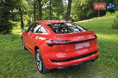Внедорожник / Кроссовер Audi e-tron 2021 в 