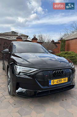 Позашляховик / Кросовер Audi e-tron 2020 в 
