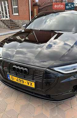 Позашляховик / Кросовер Audi e-tron 2020 в 