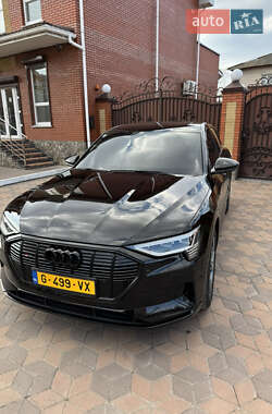 Позашляховик / Кросовер Audi e-tron 2020 в 