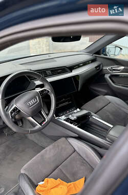 Внедорожник / Кроссовер Audi e-tron 2019 в 