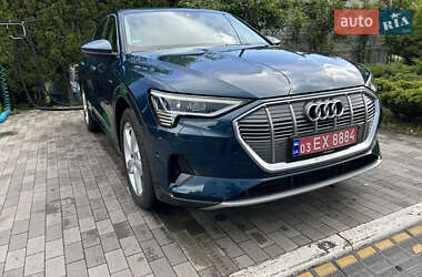 Позашляховик / Кросовер Audi e-tron 2022 в 