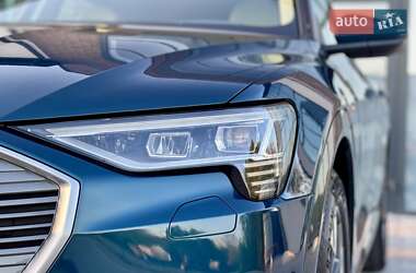 Внедорожник / Кроссовер Audi e-tron 2021 в 
