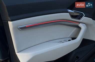 Внедорожник / Кроссовер Audi e-tron 2021 в 