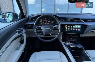 Внедорожник / Кроссовер Audi e-tron 2021 в 