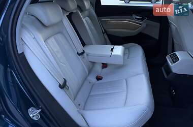 Внедорожник / Кроссовер Audi e-tron 2021 в 