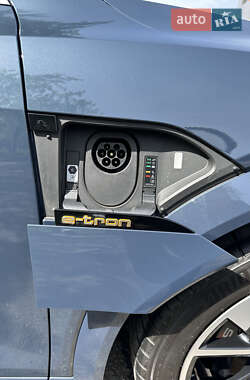 Внедорожник / Кроссовер Audi e-tron 2021 в 
