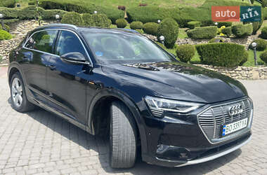 Внедорожник / Кроссовер Audi e-tron 2022 в 