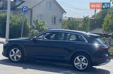 Внедорожник / Кроссовер Audi e-tron 2022 в 