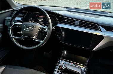 Внедорожник / Кроссовер Audi e-tron 2021 в 