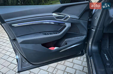 Внедорожник / Кроссовер Audi e-tron 2021 в 