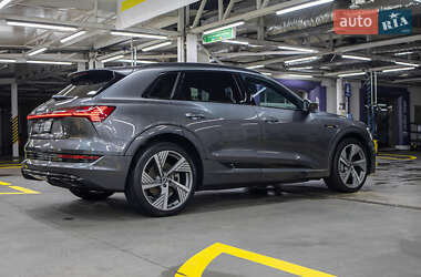 Позашляховик / Кросовер Audi e-tron 2021 в 