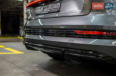 Позашляховик / Кросовер Audi e-tron 2021 в 