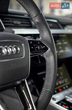 Позашляховик / Кросовер Audi e-tron 2021 в 