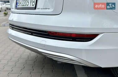 Внедорожник / Кроссовер Audi e-tron 2019 в 