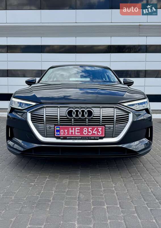 Позашляховик / Кросовер Audi e-tron 2021 в 
