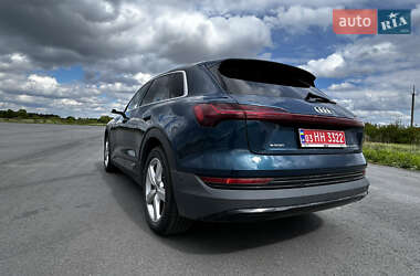 Внедорожник / Кроссовер Audi e-tron 2021 в 