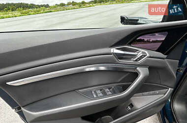Внедорожник / Кроссовер Audi e-tron 2021 в 