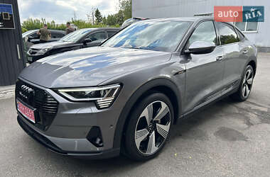 Внедорожник / Кроссовер Audi e-tron 2022 в 