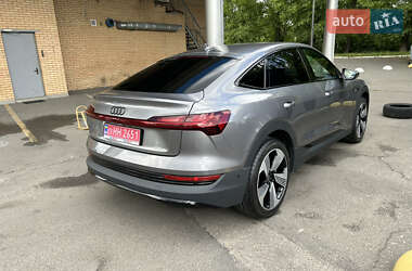 Внедорожник / Кроссовер Audi e-tron 2022 в 