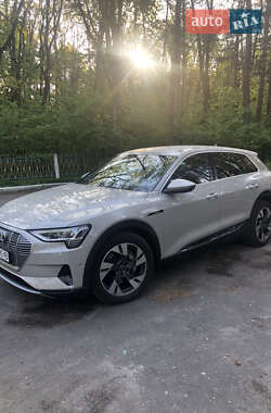 Внедорожник / Кроссовер Audi e-tron 2021 в 