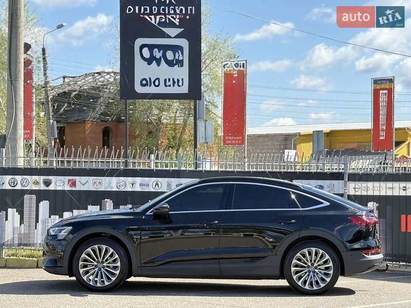 Позашляховик / Кросовер Audi e-tron 2020 в 