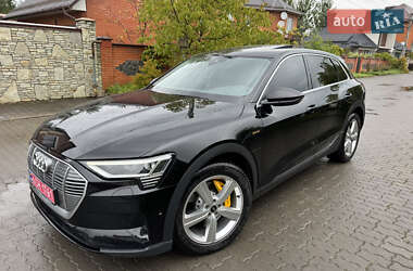 Внедорожник / Кроссовер Audi e-tron 2023 в 