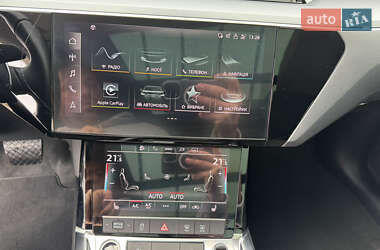 Внедорожник / Кроссовер Audi e-tron 2023 в 