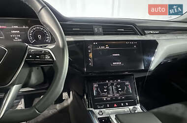 Позашляховик / Кросовер Audi e-tron 2023 в 